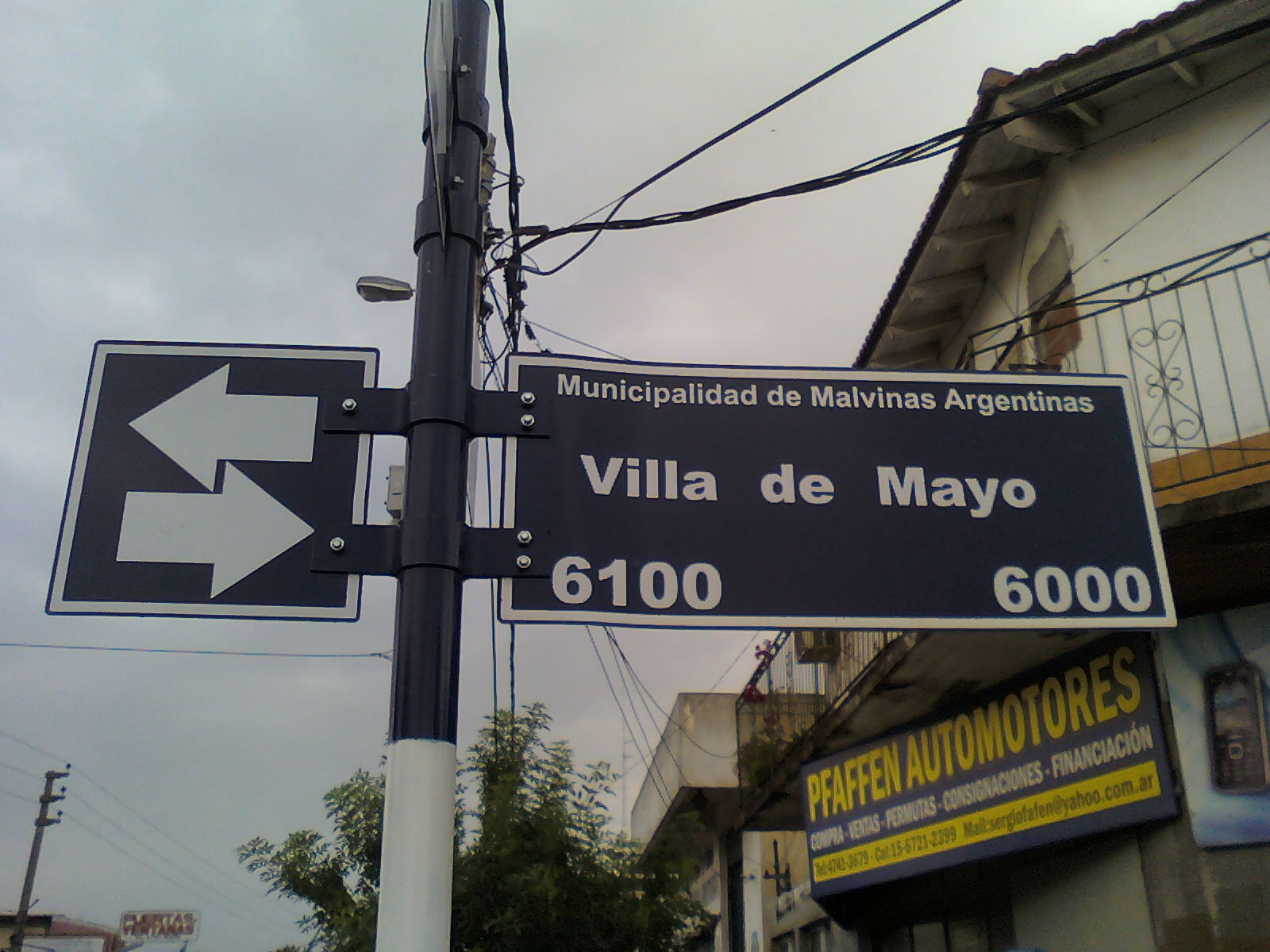 m111109 0005 Villa de Mayo Calle